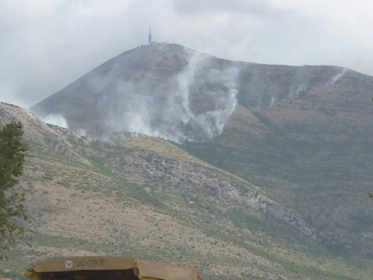 Trebinje: Požari aktivni u nepristupačnim dijelovima brda