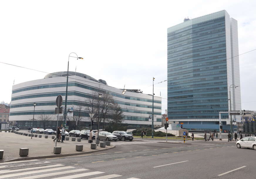VEĆA OSNOVICA I REGRES Zaposlenima u institucijama BiH plata se povećava za 49 KM