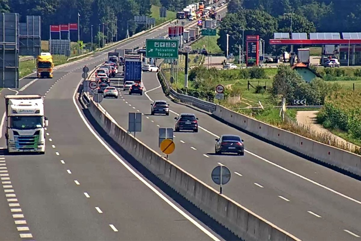 Teška saobraćajka na auto-putu ka Ljubljani: Pet osoba poginulo