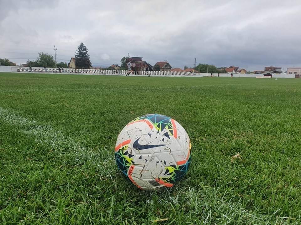 Grom udario na stadion u Loznici – dva fudbalera povređena, jedan teže