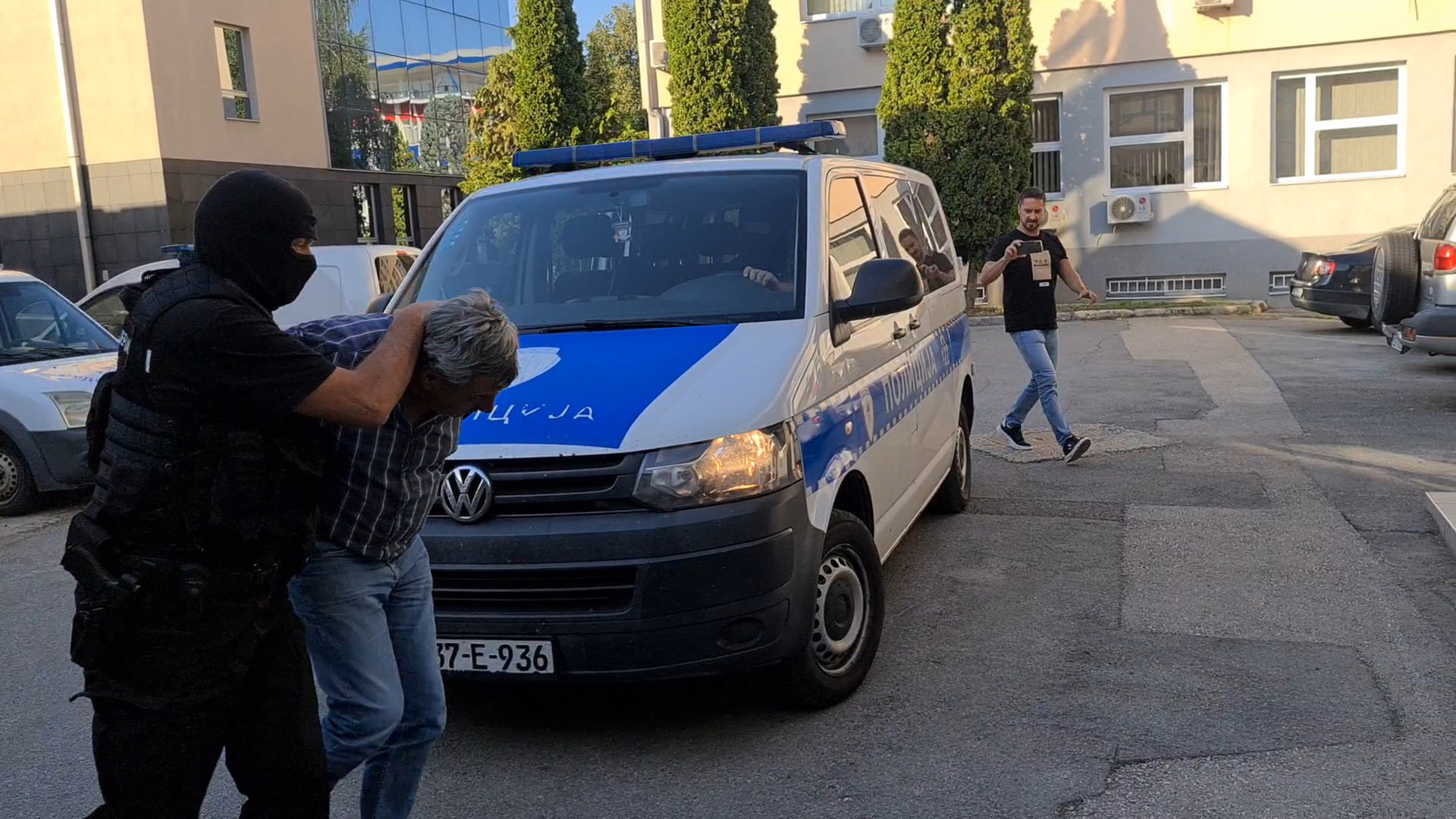 Osumnjičeni za dvostruko ubistvo u Šamcu sproveden u tužilaštvo