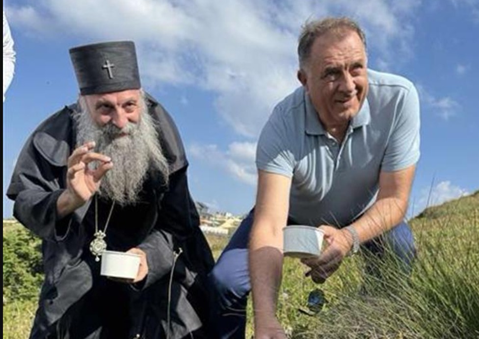 Dodik i patrijarh beru borovnice na Jahorini
