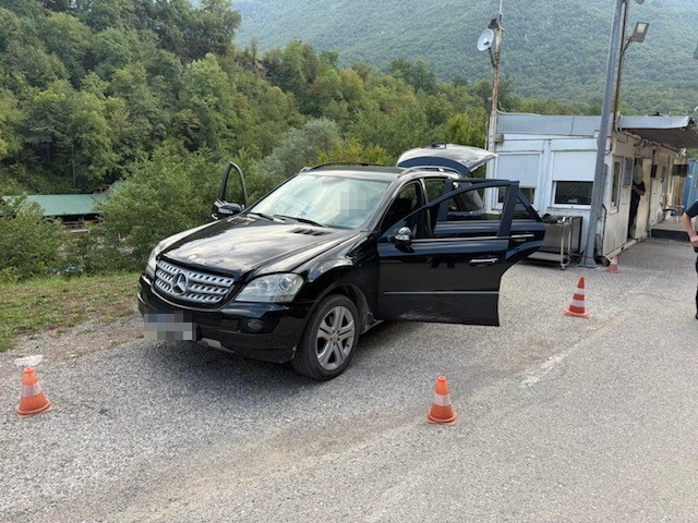 Granična policija BiH kod državljanina Crne Gore (25) pronašla 12 kilograma marihuane