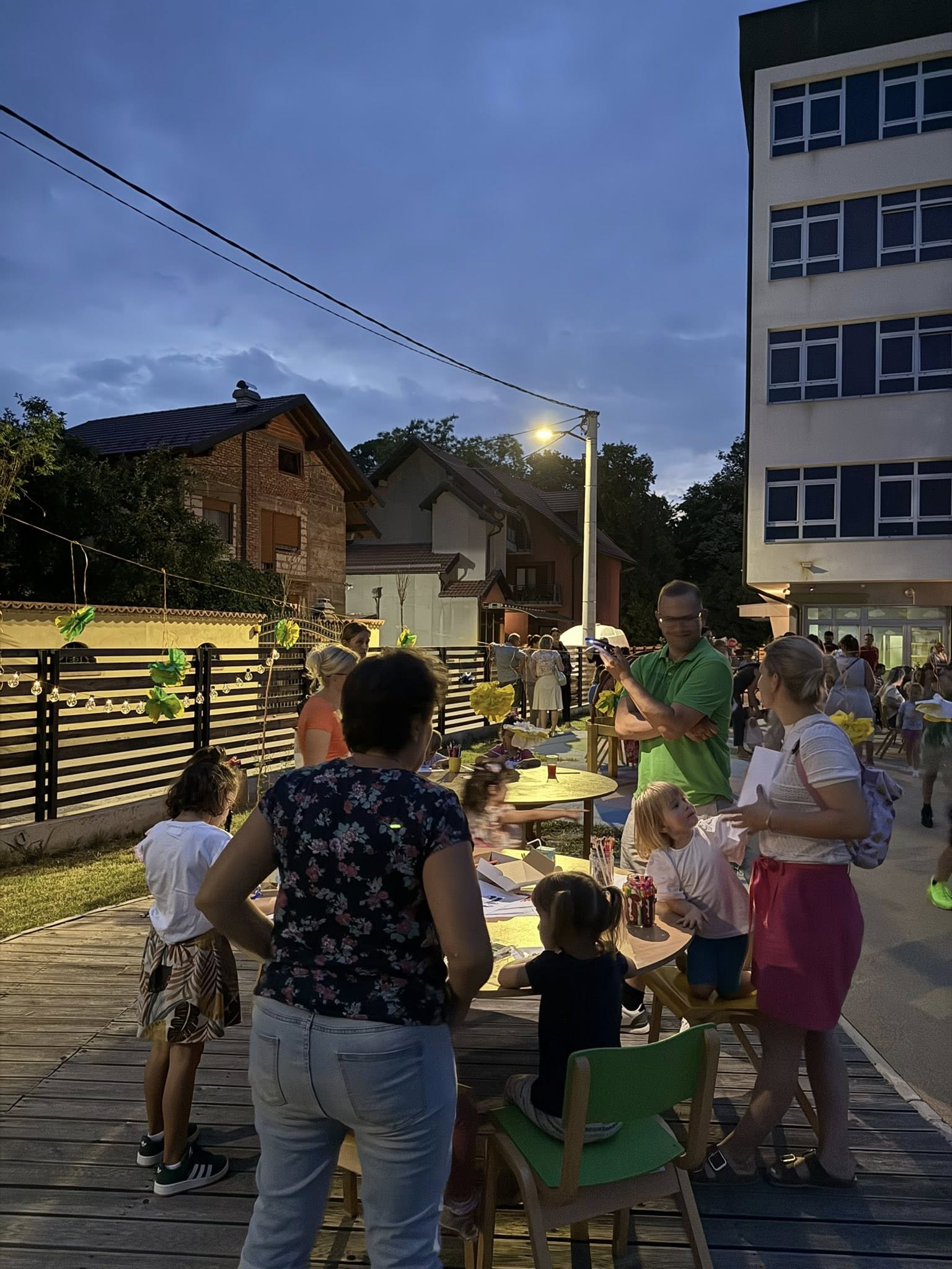 Čarolija pod zvijezdama: Ljetni bioskop u dvorištu Centra za socijalni rad u znaku humanosti