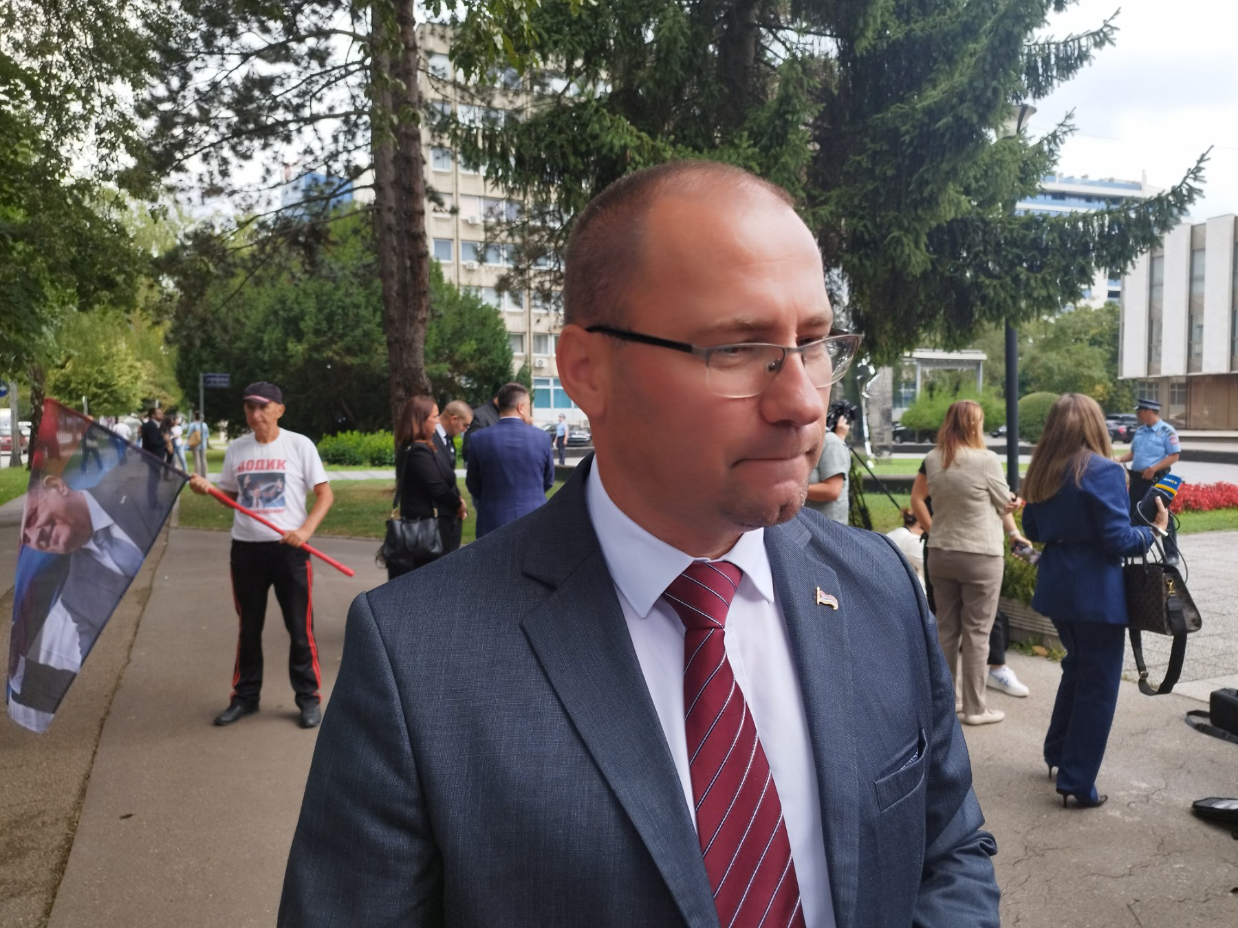 Bosančić: Dojava o bombi upućena sa mobilnog telefona, u toku pregled prostorija