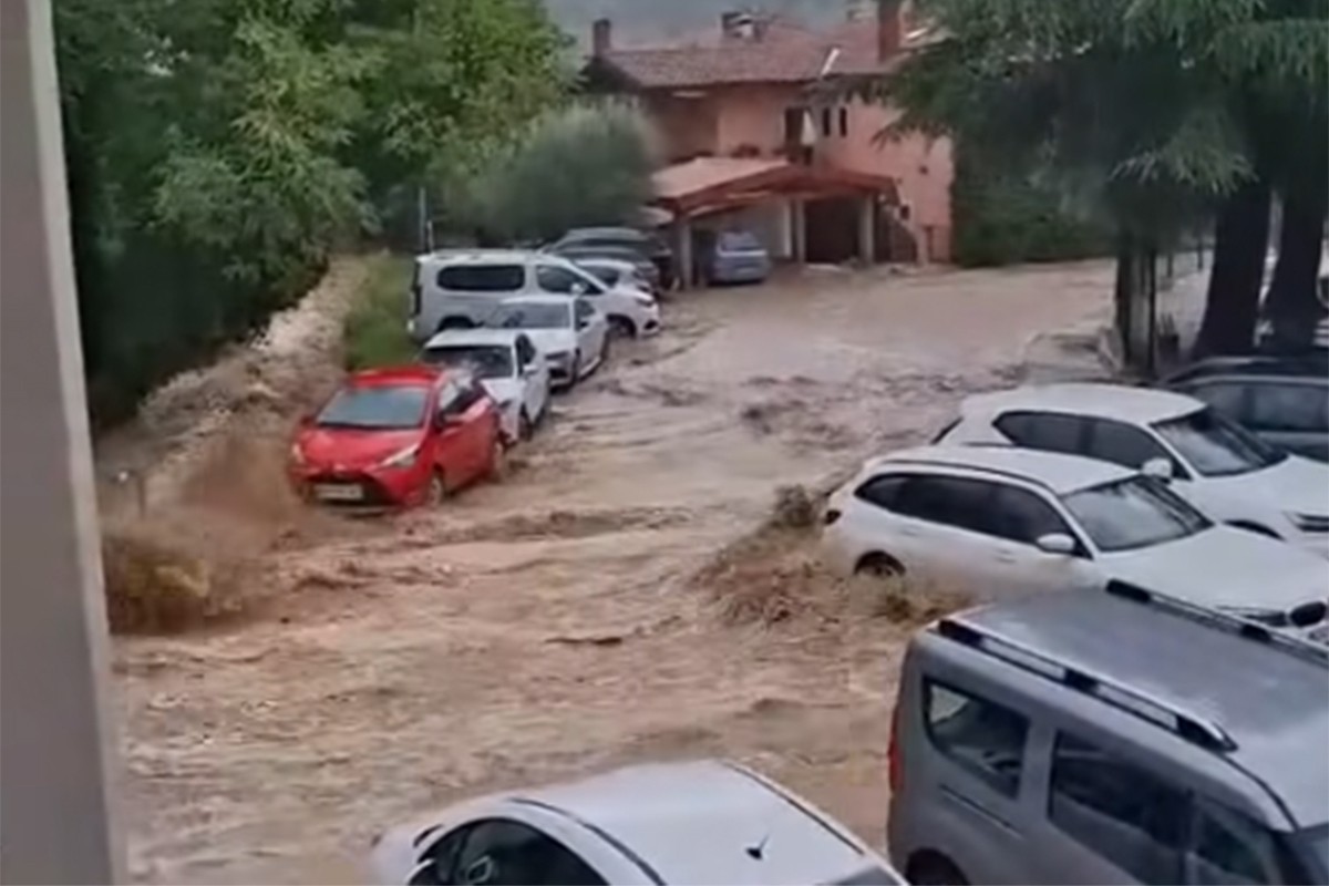 Slovenija: Bujice nose sve pred sobom, putevi zatvoreni (VIDEO)