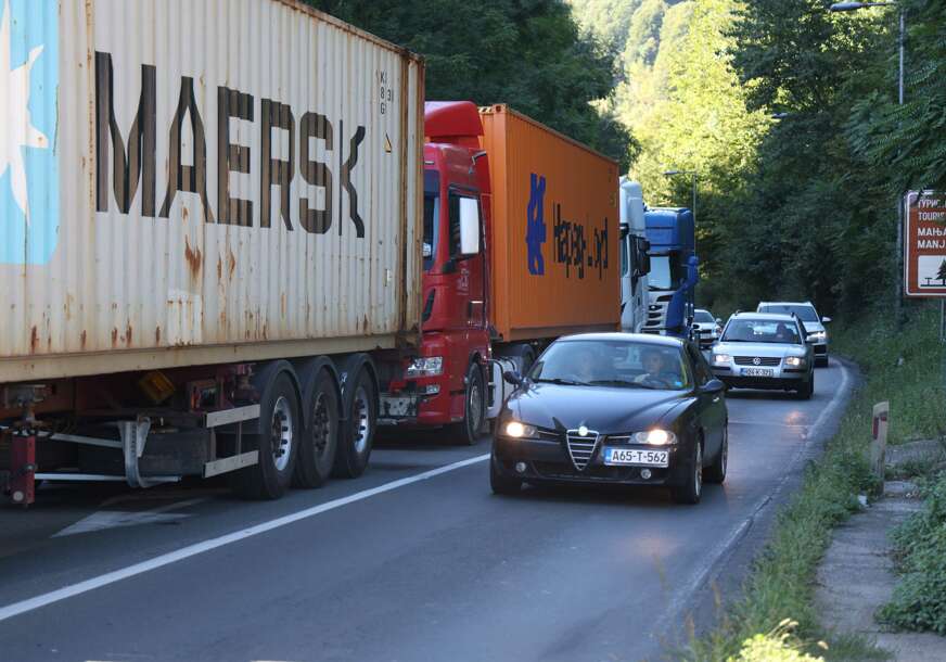 Kamioni parkirani i u Banjaluci: Pogledajte koje su puteve prevoznici iz BiH danas blokirali