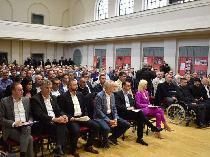 SDS sutra o novom lideru, referendumu i o izborima za predsjednika Srpske
