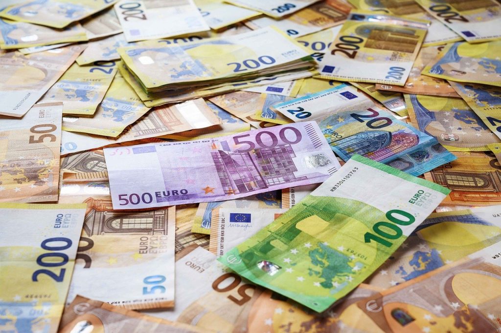 Hrvatska: Hiljade građana preko noći ostalo bez novca zbog piramidalne šeme
