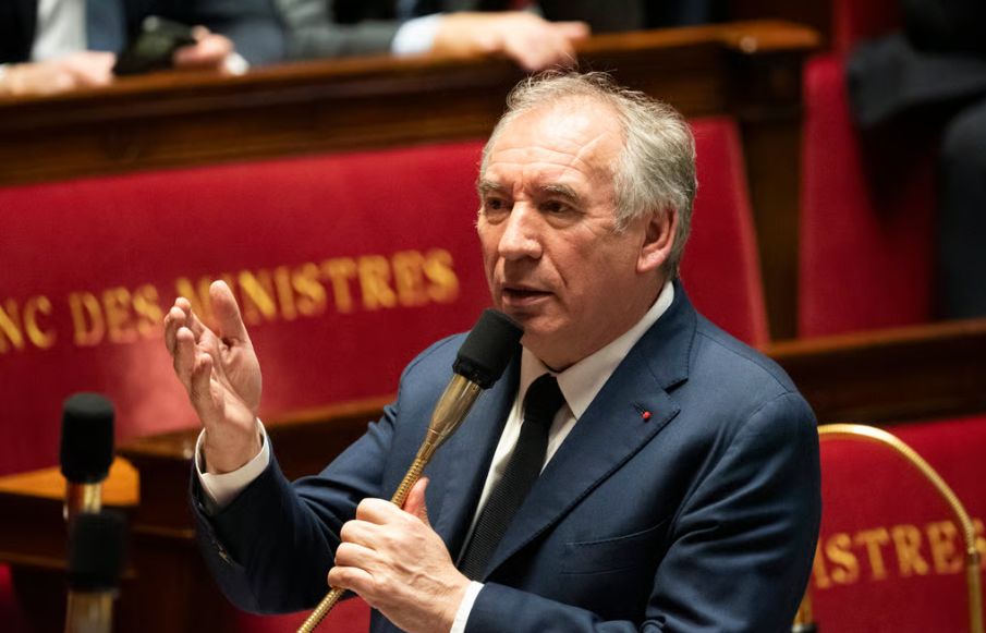 Pala francuska vlada, izglasno nepoverenje premijeru Fransoi Bajruu
