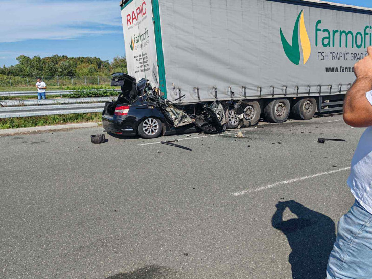 U teškoj saobraćajnoj nesreći na carinskom terminalu u Gradišci poginuo vozač
