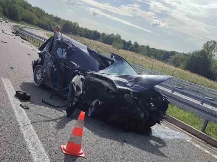 Detalji nesreće na auto-putu: „Audi“ se sudario s kamionom, vozač u bolnici