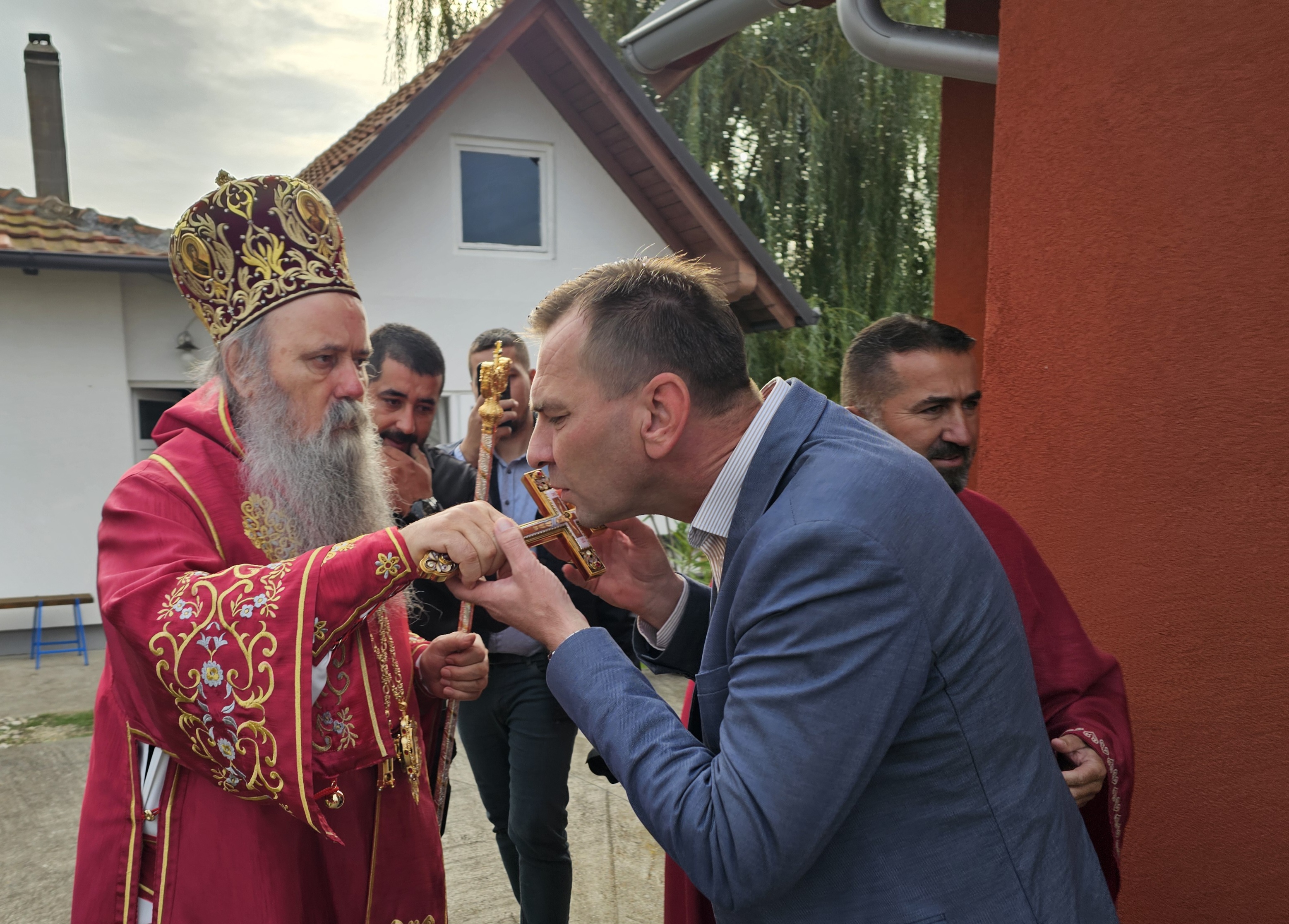Mitropolit Fotije: KRST JE ORUĐE POBJEDE