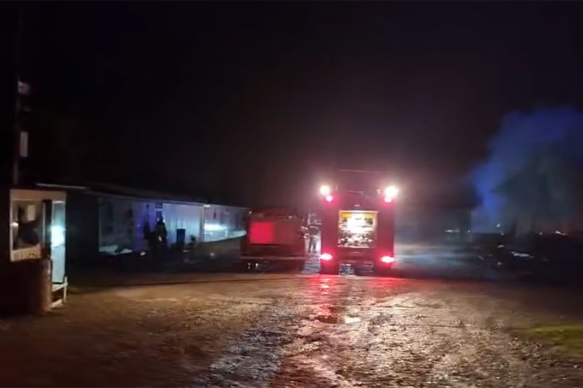 U požaru na "Arizoni" izgorjela hala: "Nismo mogli ništa spasiti" (VIDEO)
