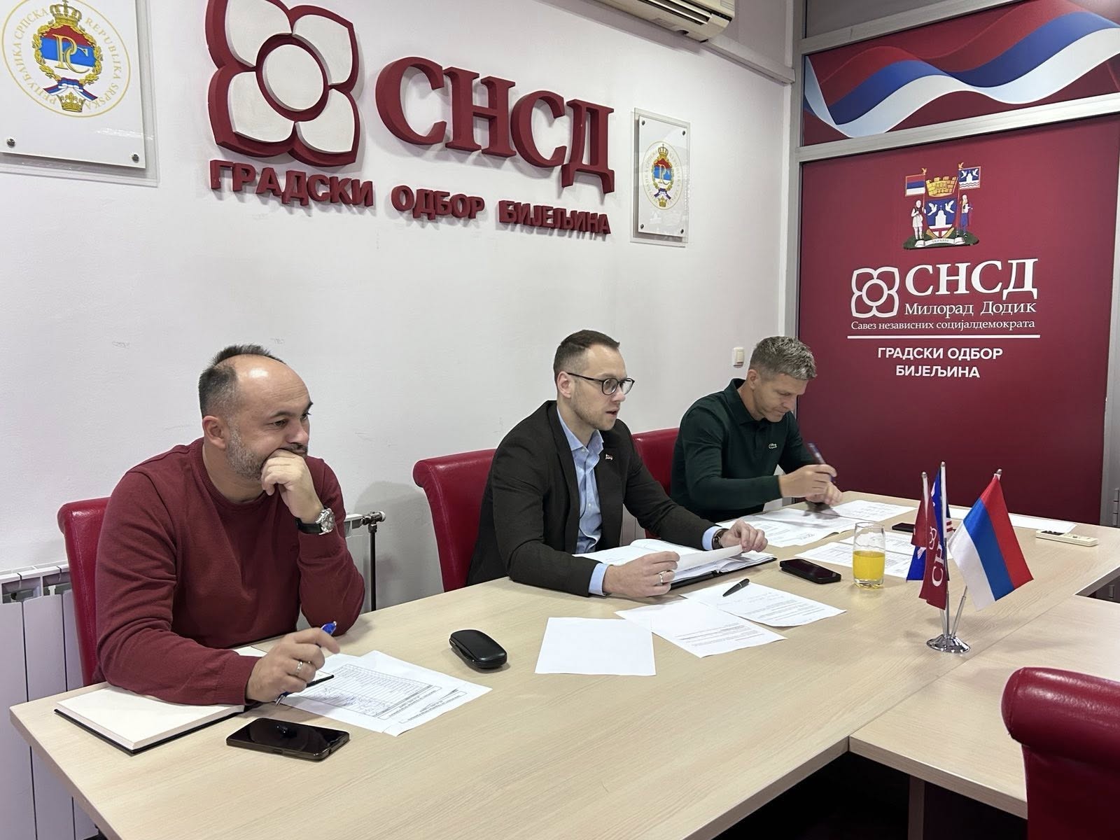 Gradski odbor SNSD Bijeljina: Jednoglasna podrška prof. dr Siniši Karanu (FOTO)