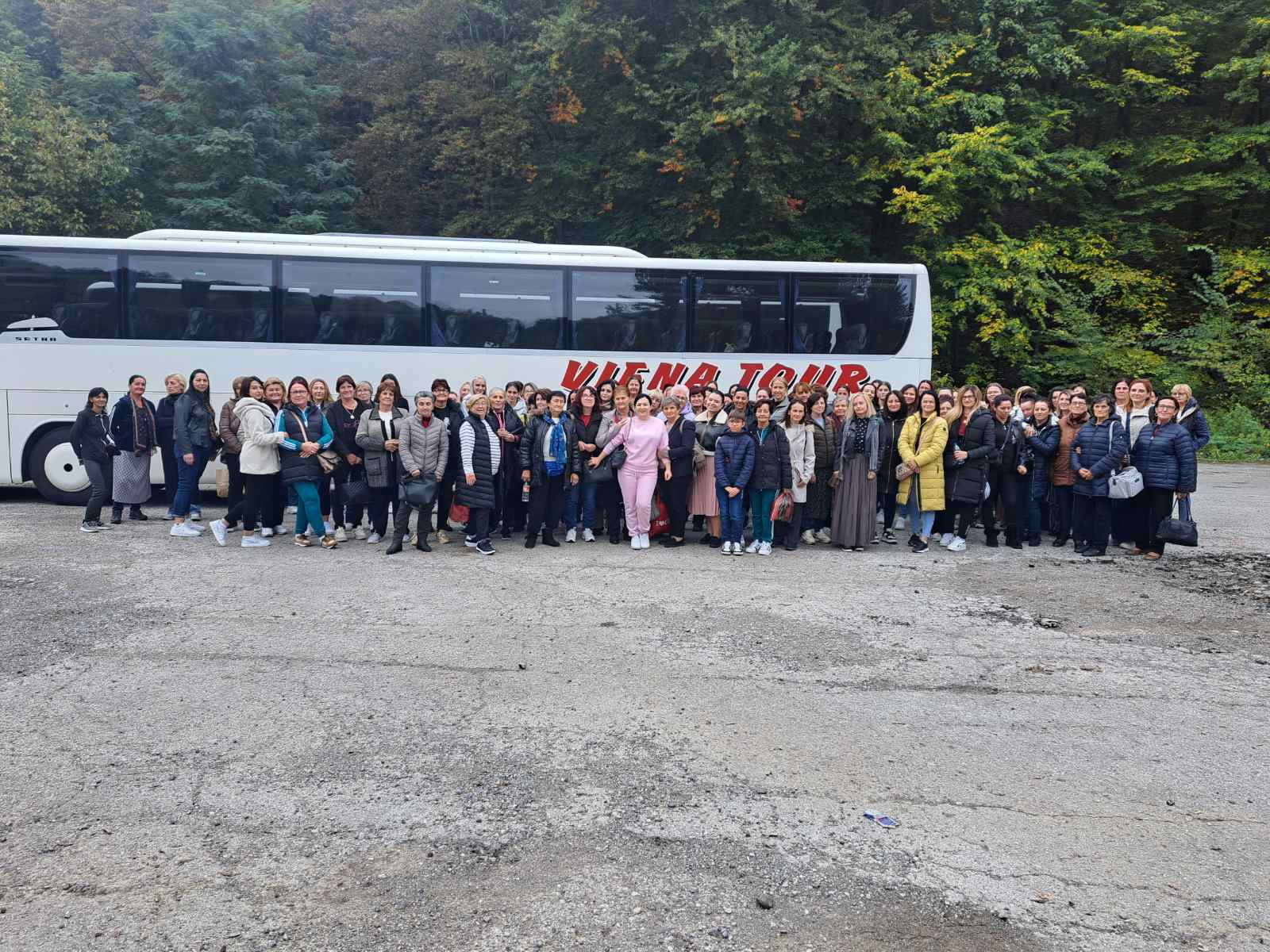 Žene iz Donjeg Žabara na izletu u Tršiću i Tronoši