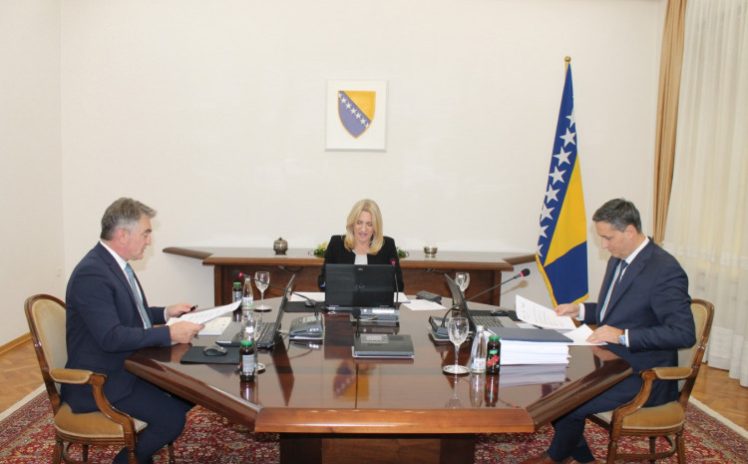 Jednoglasno: Predsjedništvo BiH nominovalo Trampa za Nobelovu nagradu