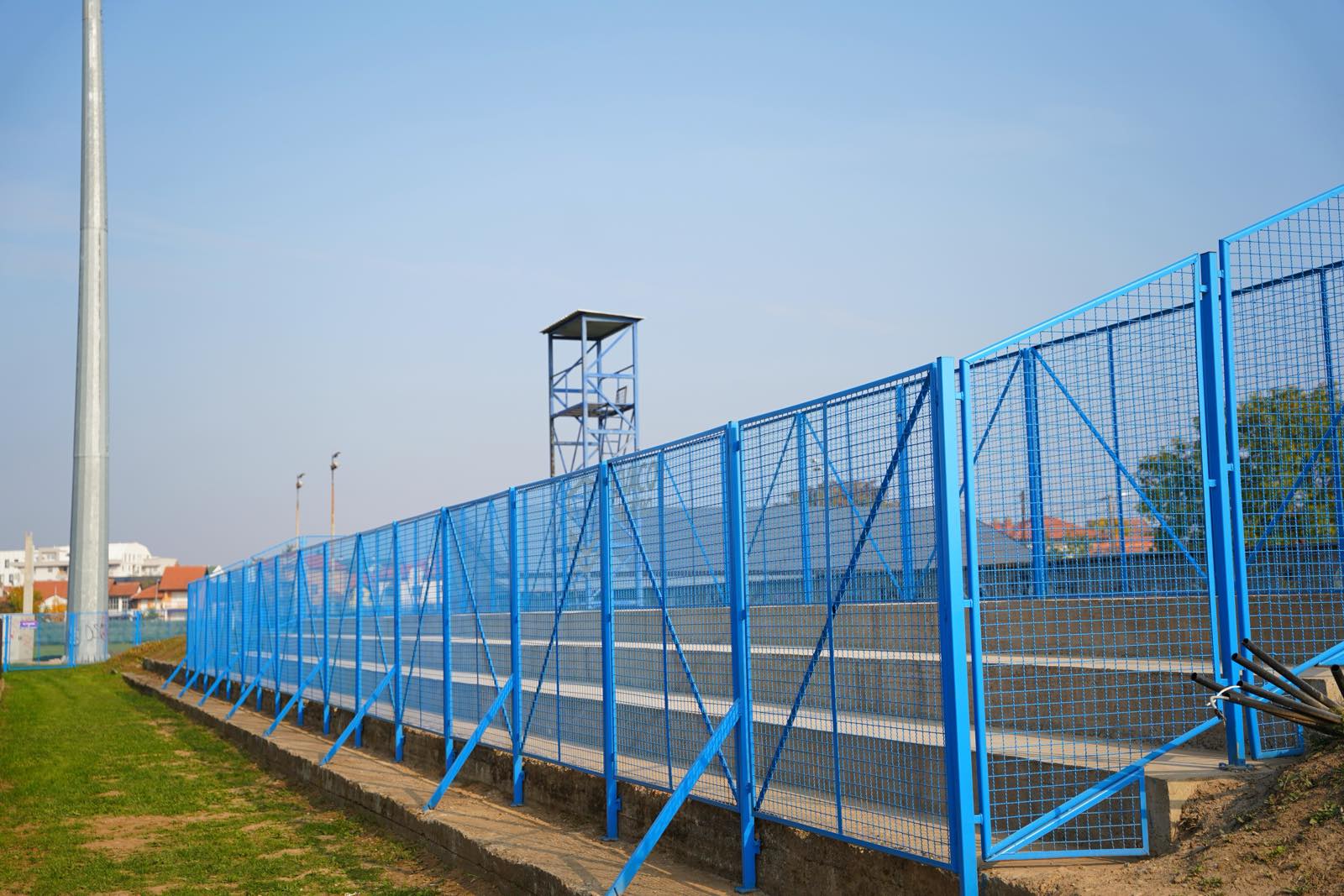 Bijeljina: Privrednici izgradili gostujuću tribinu na stadionu FK Radnik
