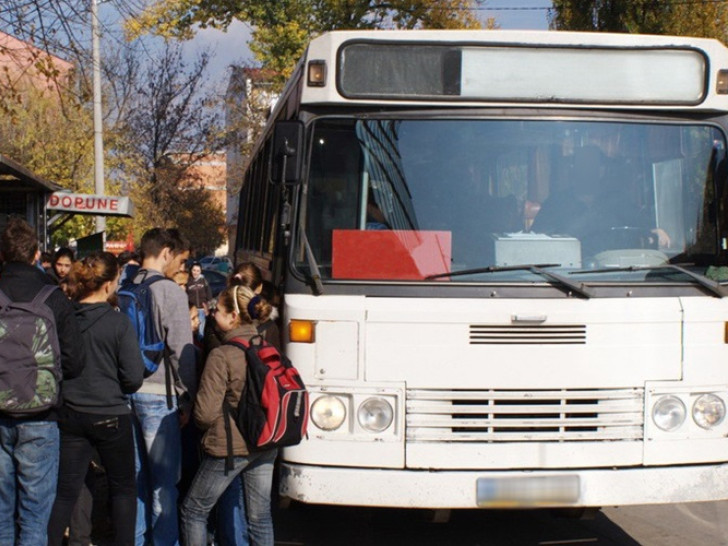 I učenike prevoze autobusi na izdisaju