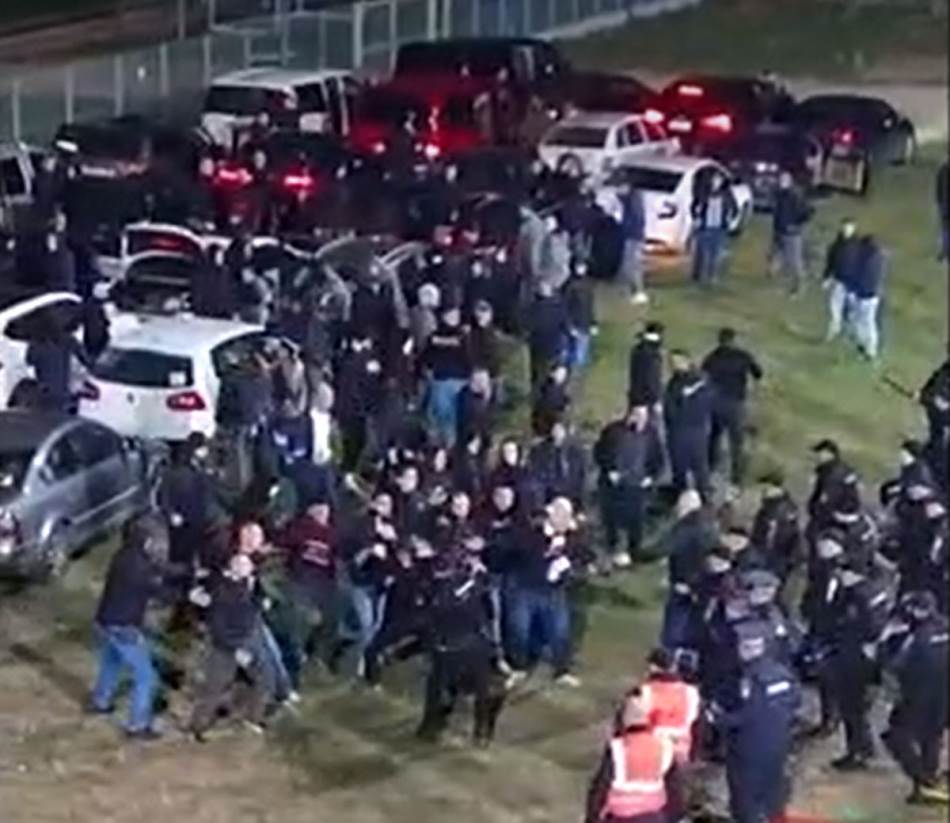 VIDEO "Horde zla" se potukle s policijom u Bijeljini