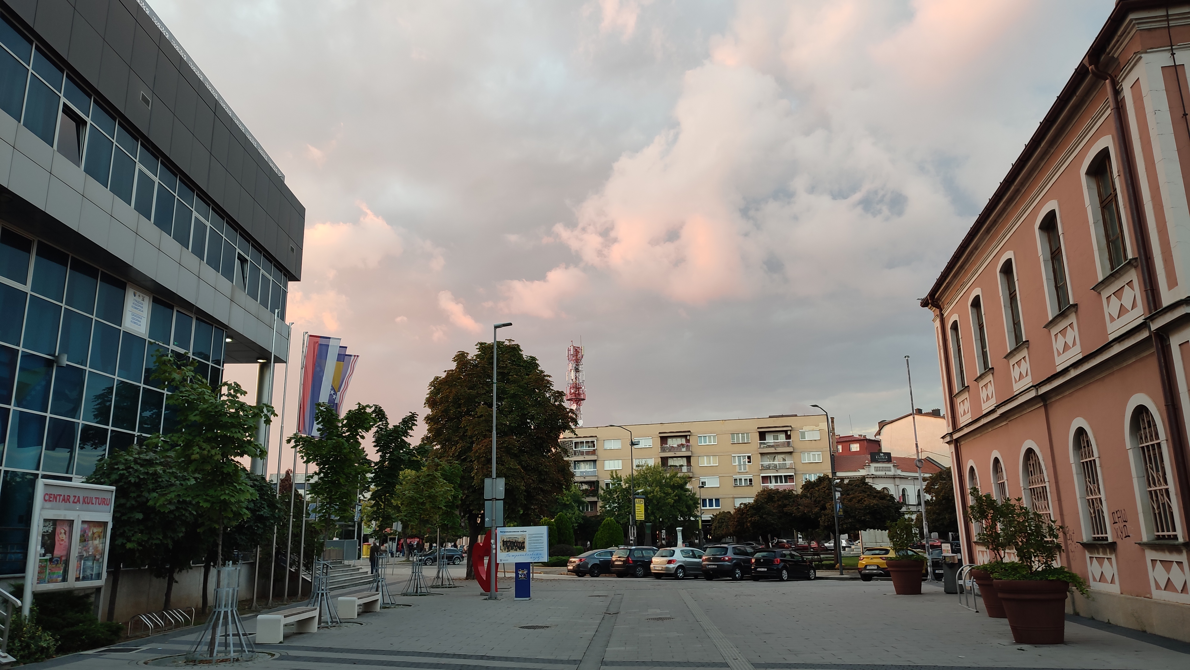 Danas pretežno oblačno sa slabom kišom u nekim krajevima
