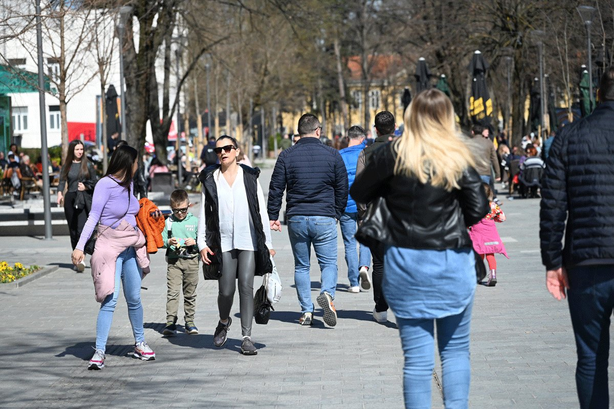 Alarmantni podaci: Iz BiH se godišnje iseli pun grad ljudi Alarmantni podaci: Iz BiH se godišnje iseli pun grad ljudi