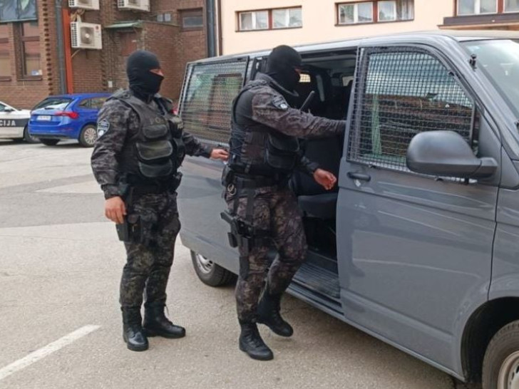FBiH: Uhapšena četiri policajca zbog navođenja maloljetnica iz doma na prostituciju FBiH: Uhapšena četiri policajca zbog navođenja maloljetnica iz doma na prostituciju