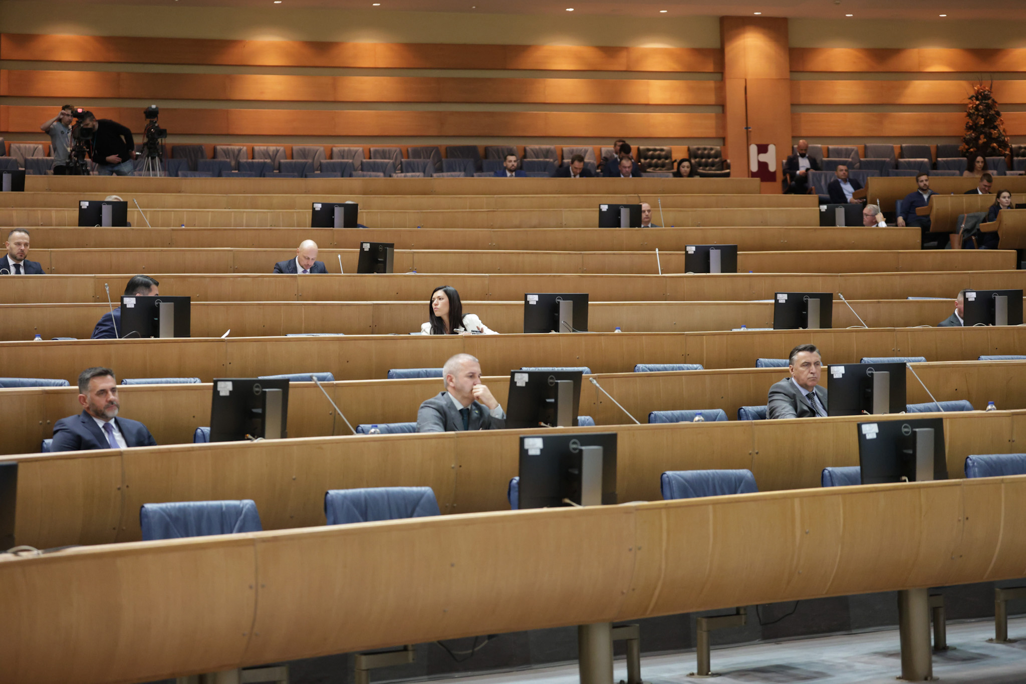 Usvojen budžet institucija BiH u prvom čitanju, poslije podne još jedna hitna sjednica Usvojen budžet institucija BiH u prvom čitanju, poslije podne još jedna hitna sjednica