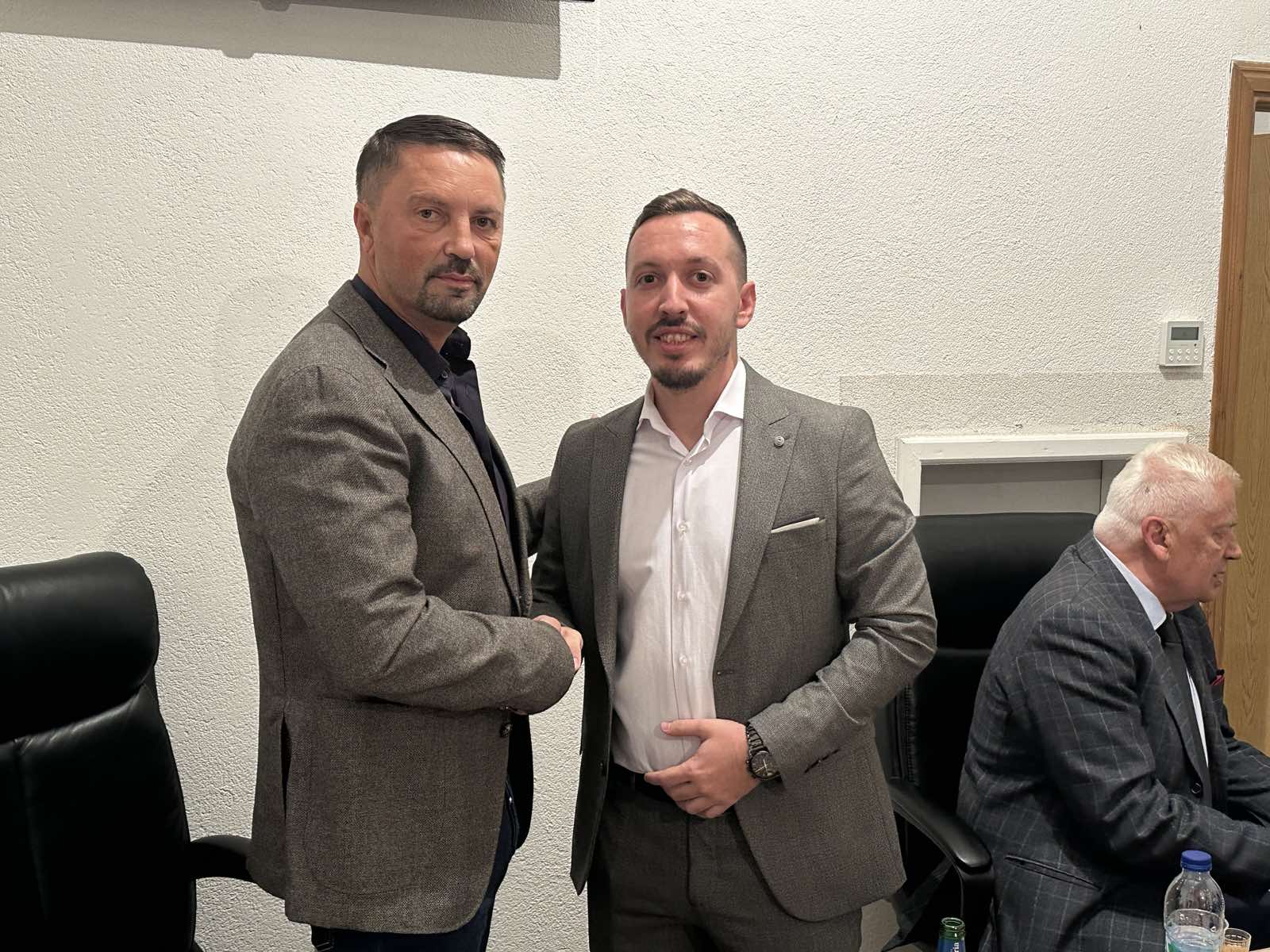 Perica Torlaković izabran za predsjednika Opštinskog odbora Ugljevik Republičke stranke Srpske Perica Torlaković izabran za predsjednika Opštinskog odbora Ugljevik Republičke stranke Srpske