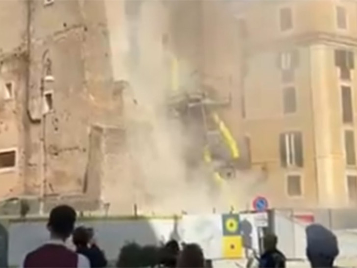 Italija: Srušio se dio kule kod Koloseuma (VIDEO)