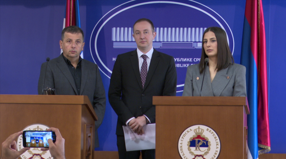 Opozicija: Vlast peče vola umjesto da raspravljamo o Viaduktu i Komsaru