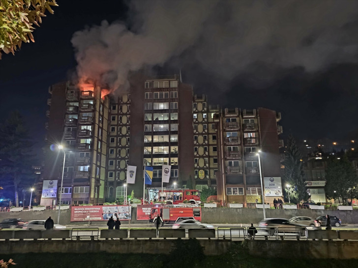 Tuzla: U požaru u Domu penzionera 10 mrtvih, među 20 povrijeđenih policajci i vatrogasci