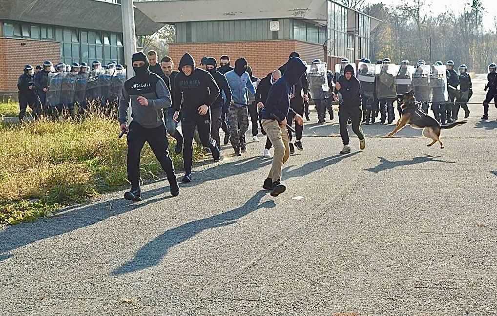 Kontrola masa - Održana vježba policije u Bijeljini