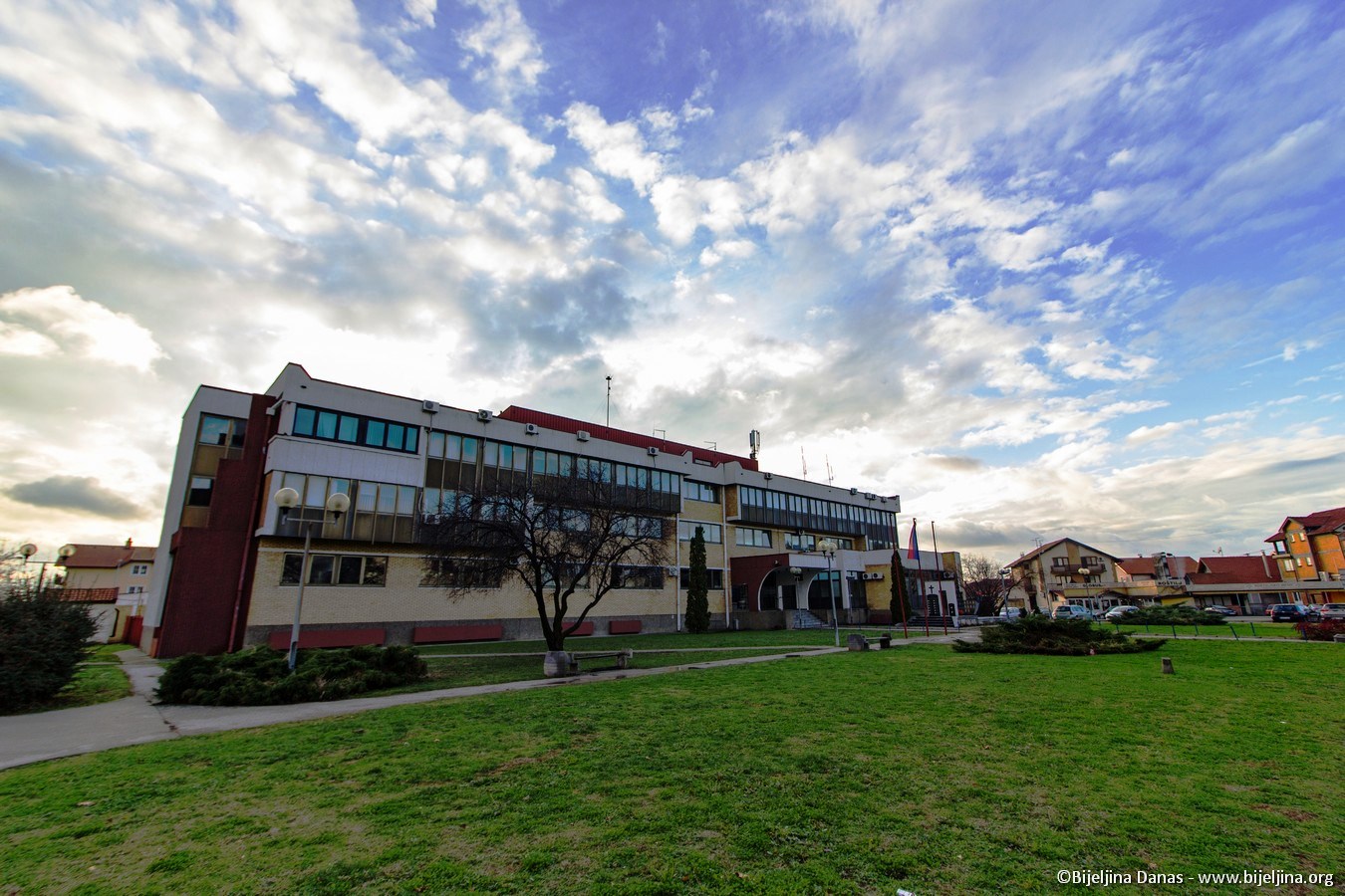 U Bijeljini uhapšena dva lica po potragama — kod jednog pronađena droga