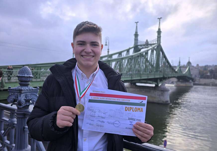 DOBIO I SPECIJALNU NAGRADU Virtuoz na harmonici Đorđe Perić trijumfovao u Budimpešti