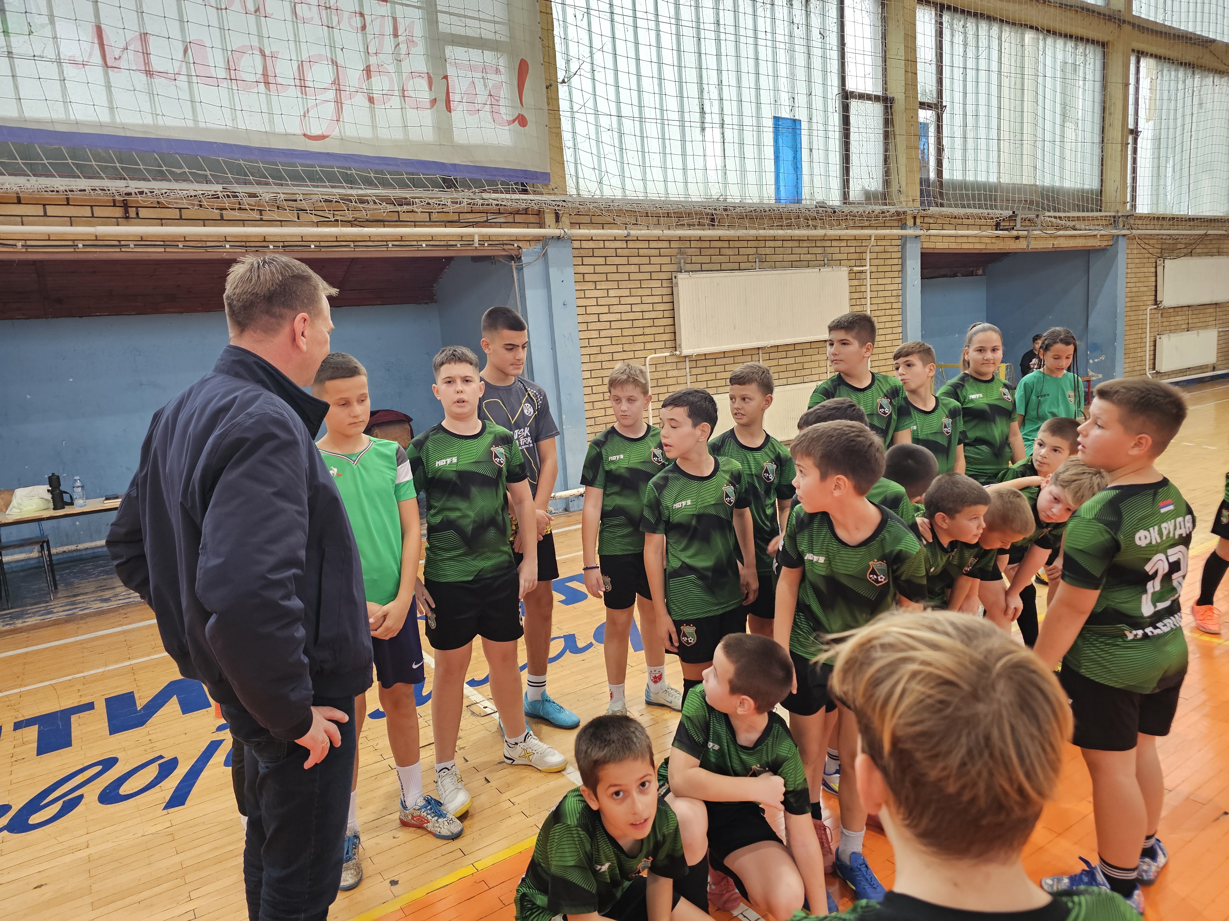 Podrška mladim ugljevičkim fudbalerima: Uručena sportska oprema Školi fudbala "Rudar"