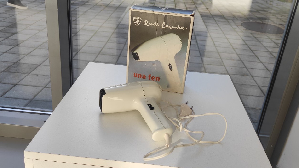 Fen za kosu "Una", proizveden u bivšoj Jugoslaviji, i dalje besprijekorno suši kosu