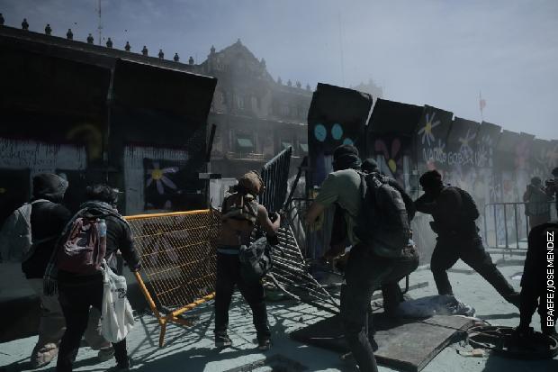 Protesti generacije Zed na ulicama Meksika, povređeno najmanje 120 ljudi