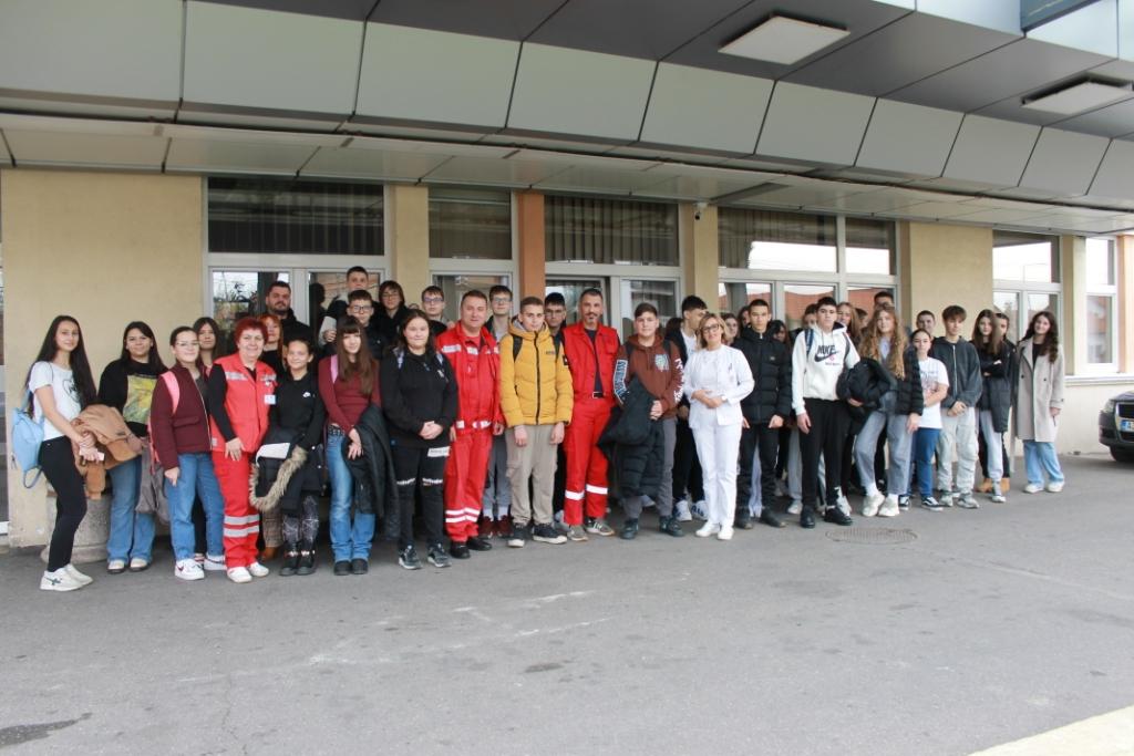 Bijeljina: Osnovci posjetili Službu hitne medicinske pomoći (FOTO)