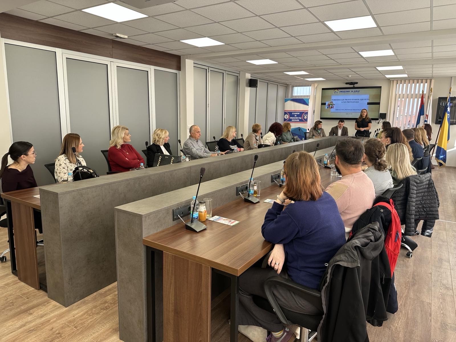 U Bijeljini održan оkrugli sto na temu promocije hraniteljstva