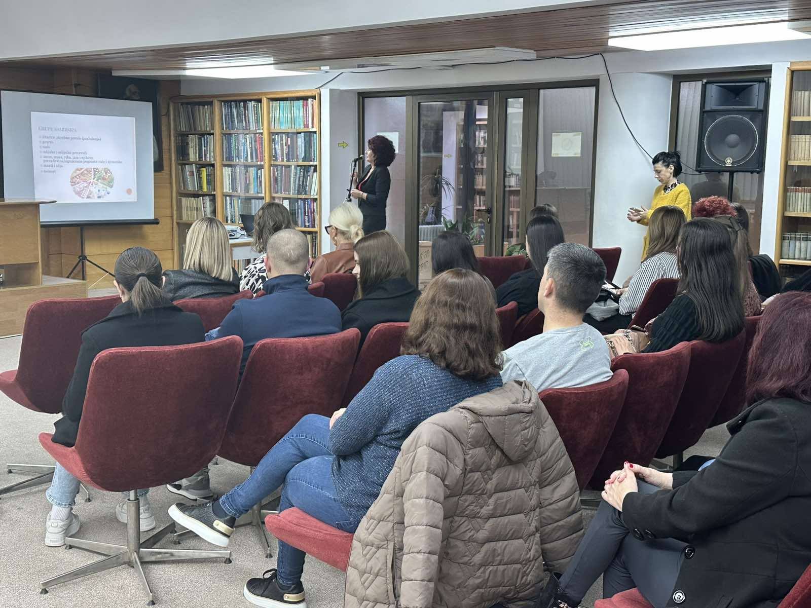 Biblioteka i Dom zdravlja organizovali predavanje o zdravlju djece i adolescenata