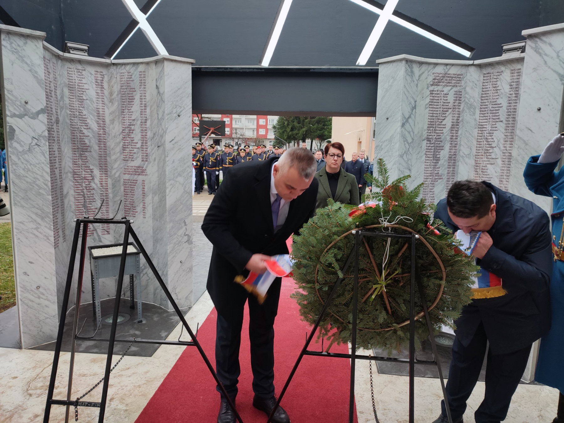 Položeni vijenci na centralno spomen-obilježje