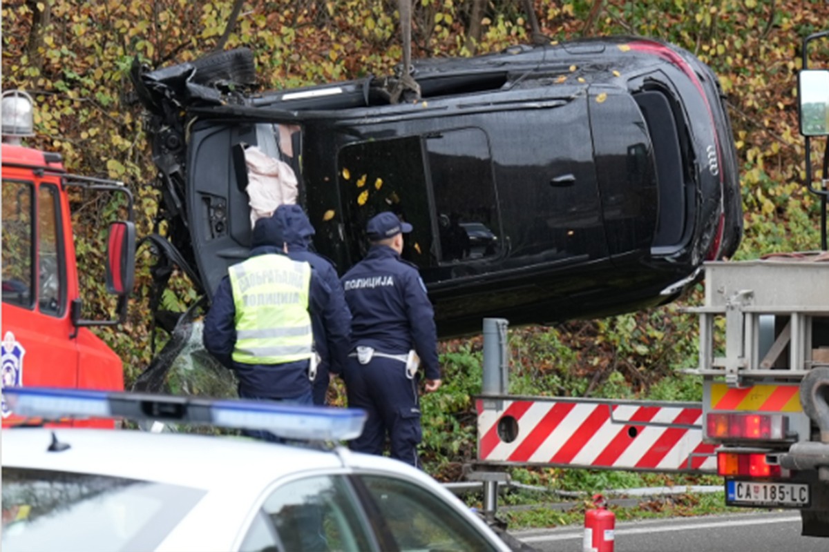 iz automobila u kom su Ana i njen prijatelj sletjeli s puta, poslata dva “panik poziva” (VIDEO)