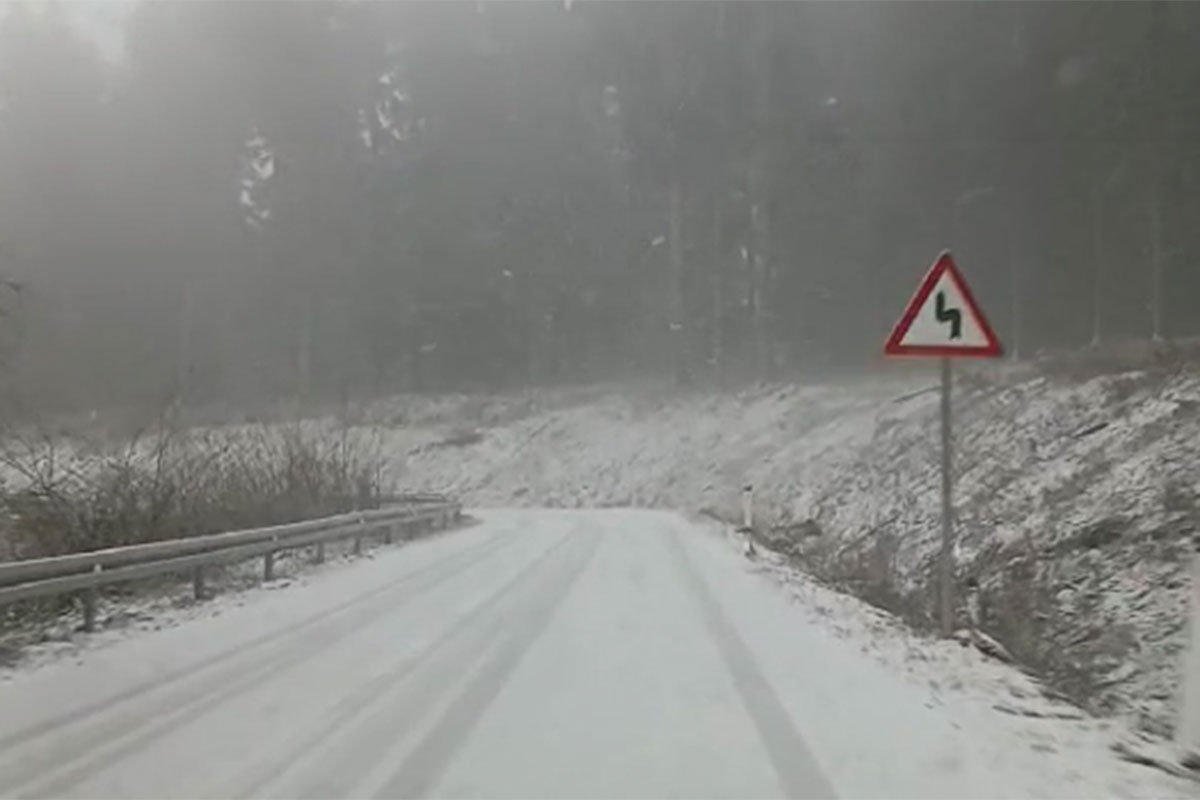 Zbog snijega i leda zabranjen saobraćaj za teretna vozila preko Romanije