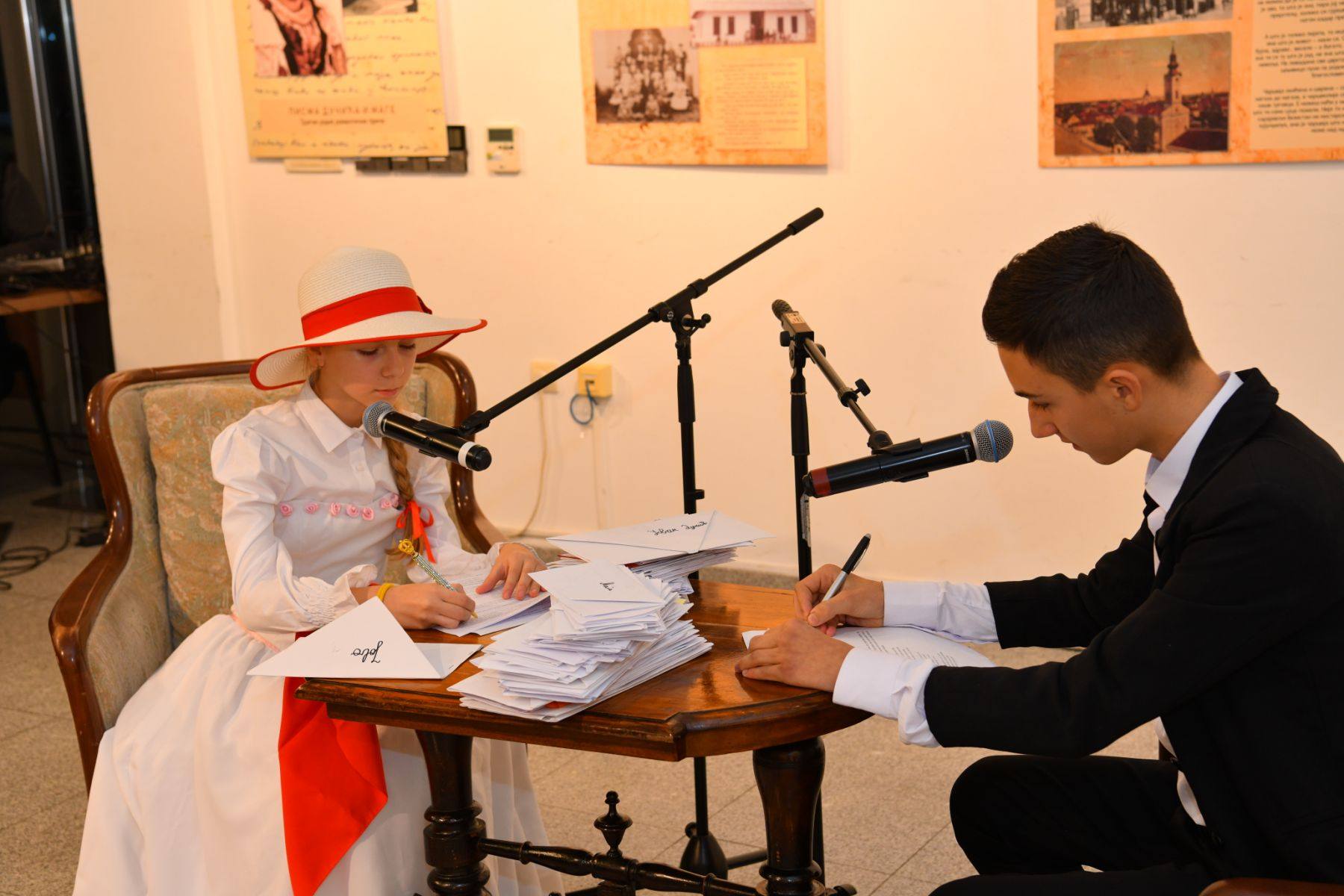 Otvaranjem izložbe pisama dvoje pjesnika počela 3. manifestacija „Dučićevi i Magini sati“