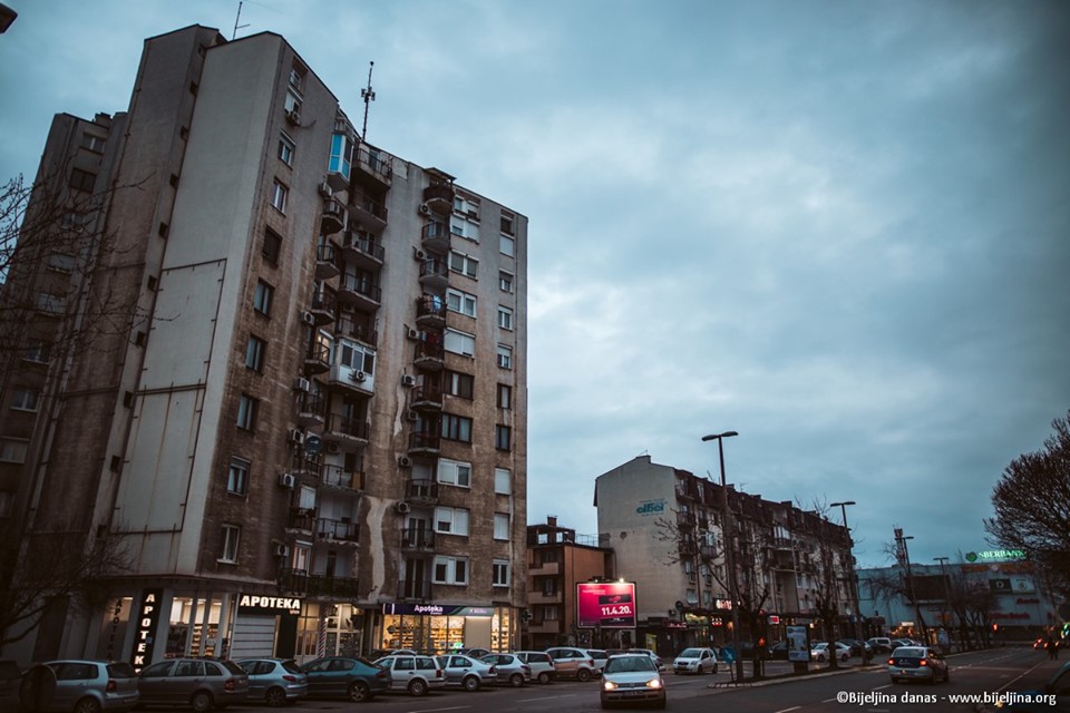 Sutra oblačno sa lokalnom prolaznom kišom