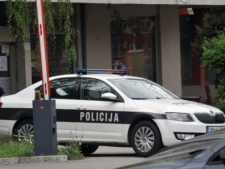 Tuzla: Policija pretresa prostorije novinara koji je intervjuisao djeda maloljetnih žrtava prostitucije