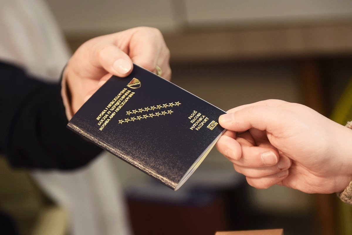 IDDEEA u problemu: Nema novca da plati dobavljače za pasoše i tablice