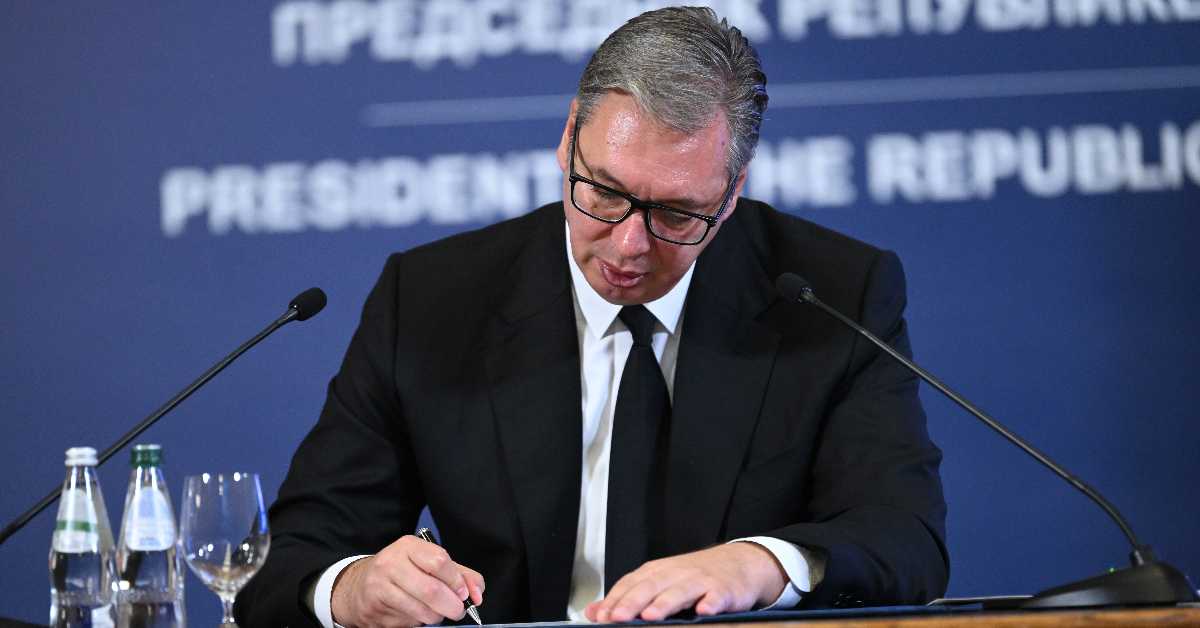 Predsednik Vučić podneo ostavku: Služio sam verno, časno i pošteno