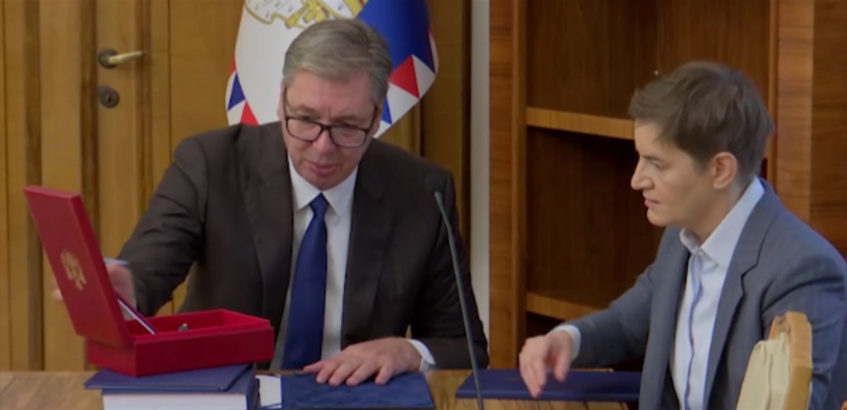 Vučić predao dužnost predsjednika Srbije Ani Brnabić